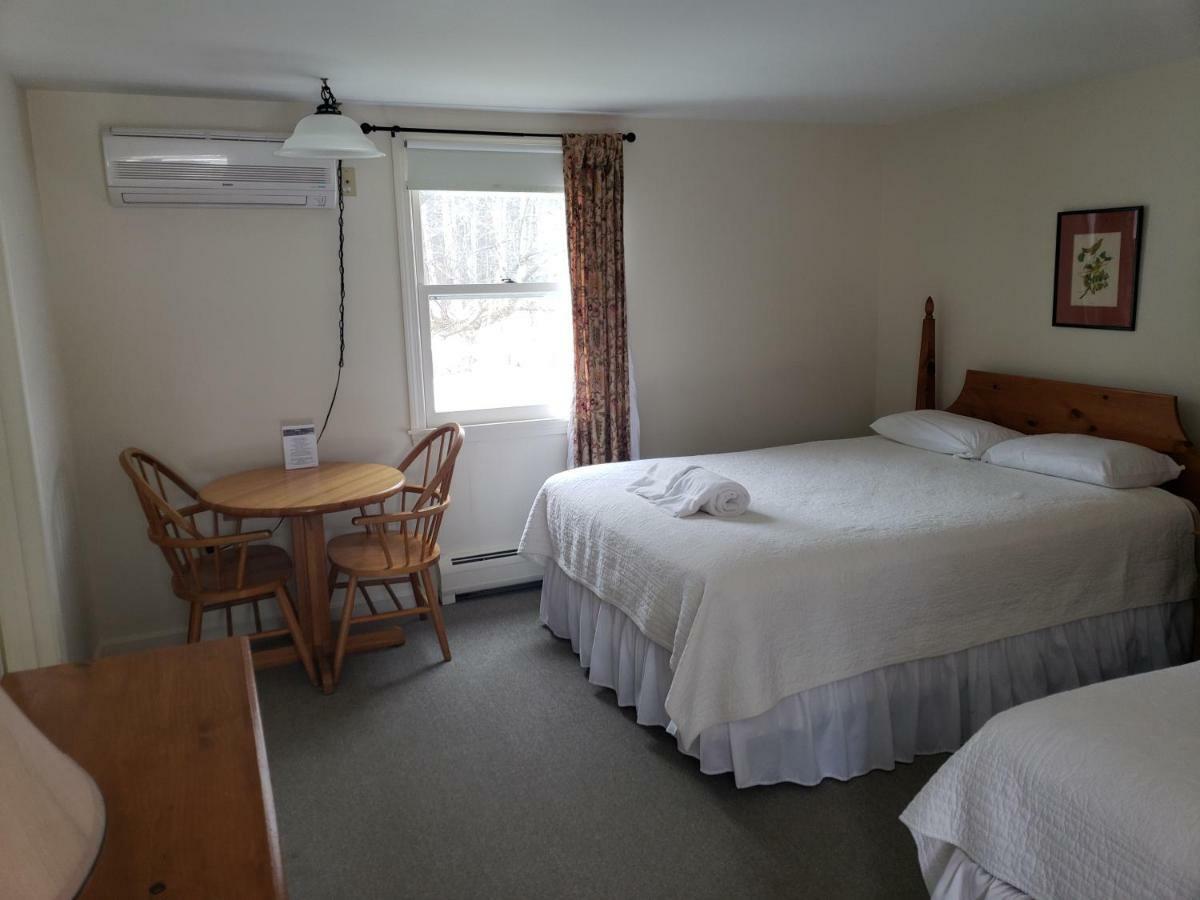 Fairway Motel New London Exterior photo